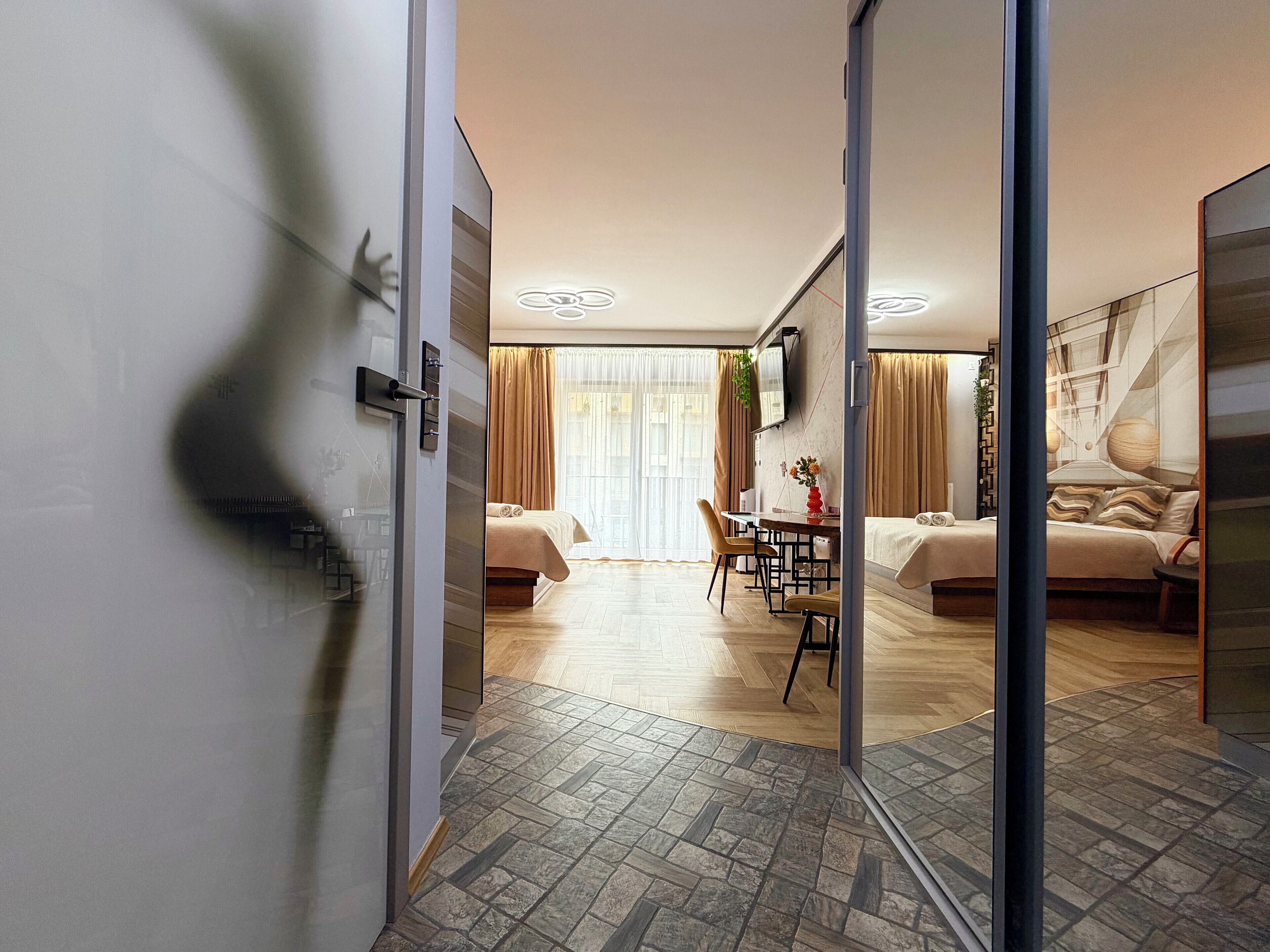 Iron/ironing board, WiFi, bed sheets