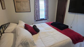 3 bedrooms, iron/ironing board, WiFi, bed sheets