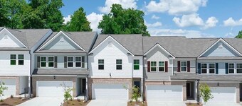 Spacious 3-bedroom townhome in charming Oakwood