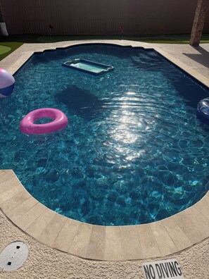 Outdoor pool - Harlingen Oasis - Pool, Putting Green & Basketball Fun Near Airport and Hospital (Harlingen)
