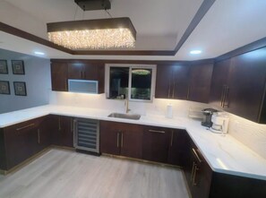 Private kitchen - Luxury Pool Retreat, Mini Golf, 45 min. from South Padre Island (Harlingen)