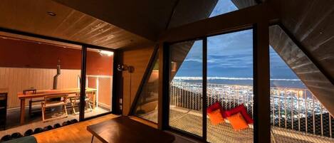 In-room safe, blackout curtains, free WiFi, bed sheets