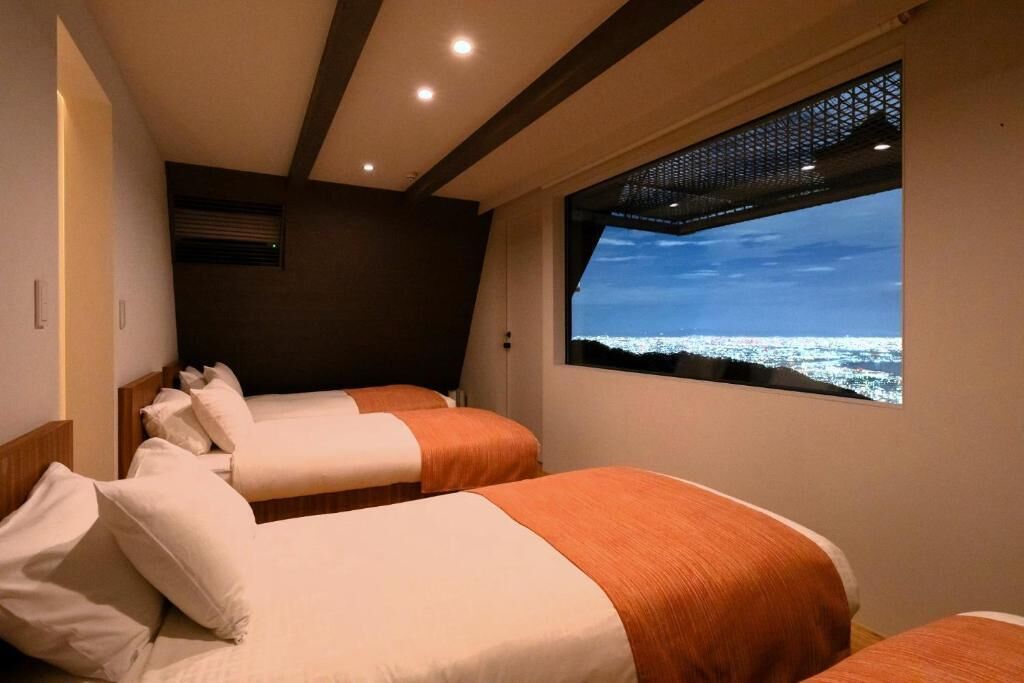 In-room safe, blackout drapes, free WiFi