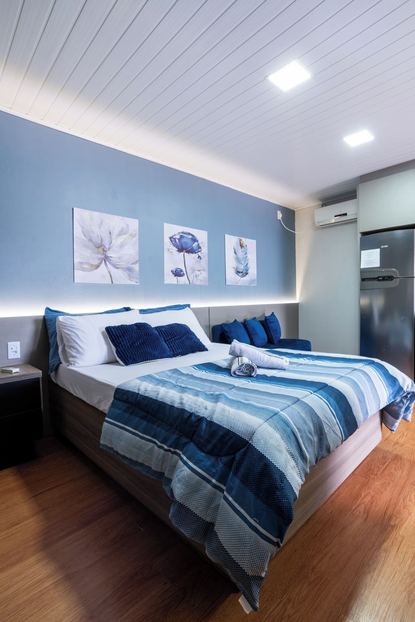 Free WiFi, bed sheets