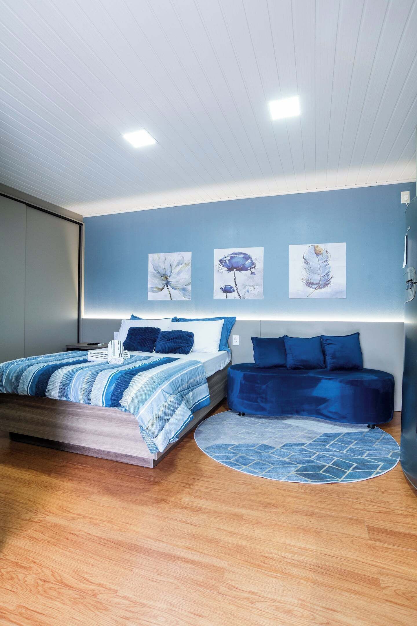 Free WiFi, bed sheets