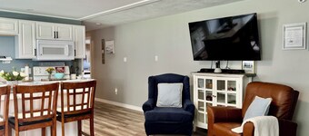 Covered Bridge Guest Suite- Two minutes from Sussex!