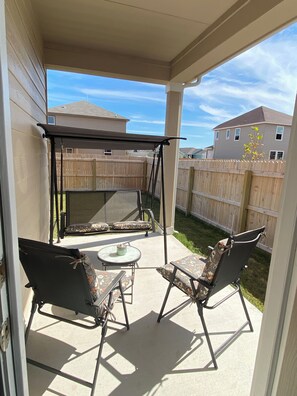 Terrace/patio - Cozy 3-bedroom retreat perfect for families and professionals (Converse)