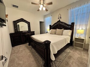 Iron/ironing board, free WiFi, bed sheets - Cozy 3-bedroom retreat perfect for families and professionals (Converse)