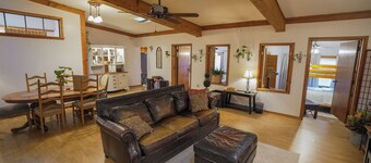 Mount Dora Charm - Cozy Stay at Local Brewery - Walking Distance to Downtown