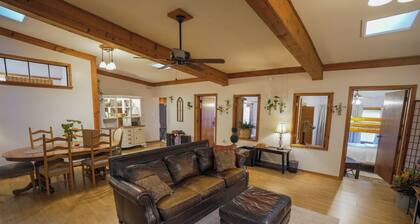 Mount Dora Charm - Cozy Stay at Local Brewery - Walking Distance to Downtown