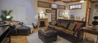 Mount Dora Charm - Cozy Stay at Local Brewery - Walking Distance to Downtown