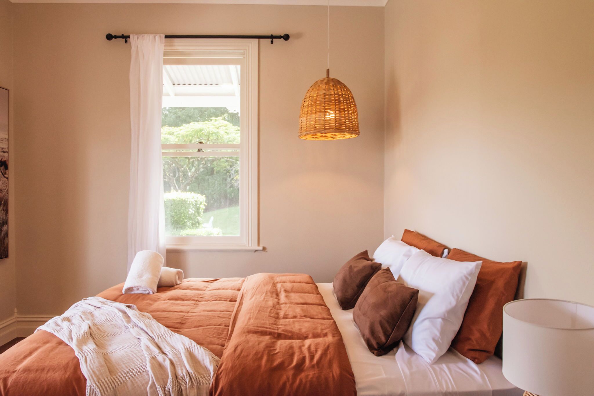 5 habitaciones, tabla de planchar con plancha, wifi y ropa de cama 