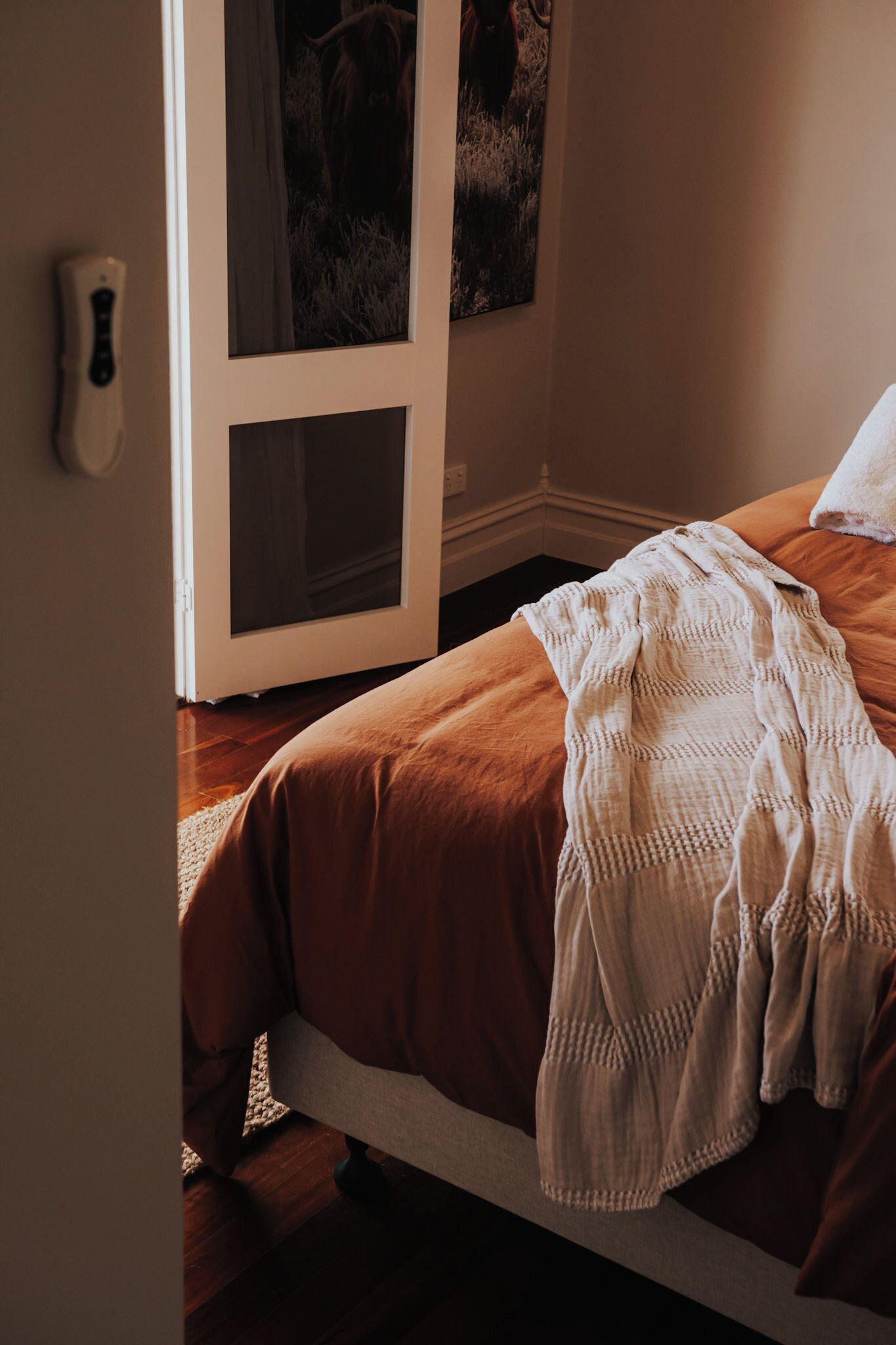 5 bedrooms, iron/ironing board, WiFi, bed sheets