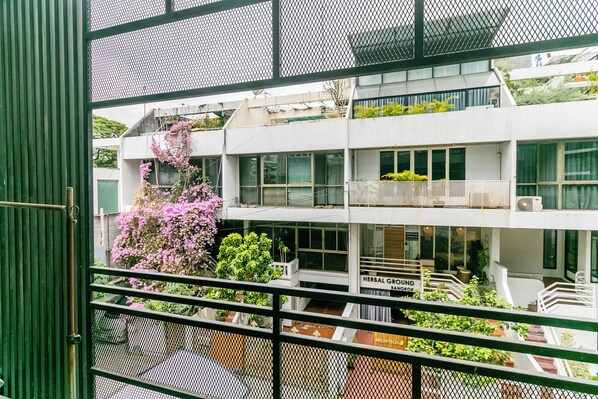 Property grounds - Cozy Studio with Workspace, Steps from BTS Phromphong (Bangkok)