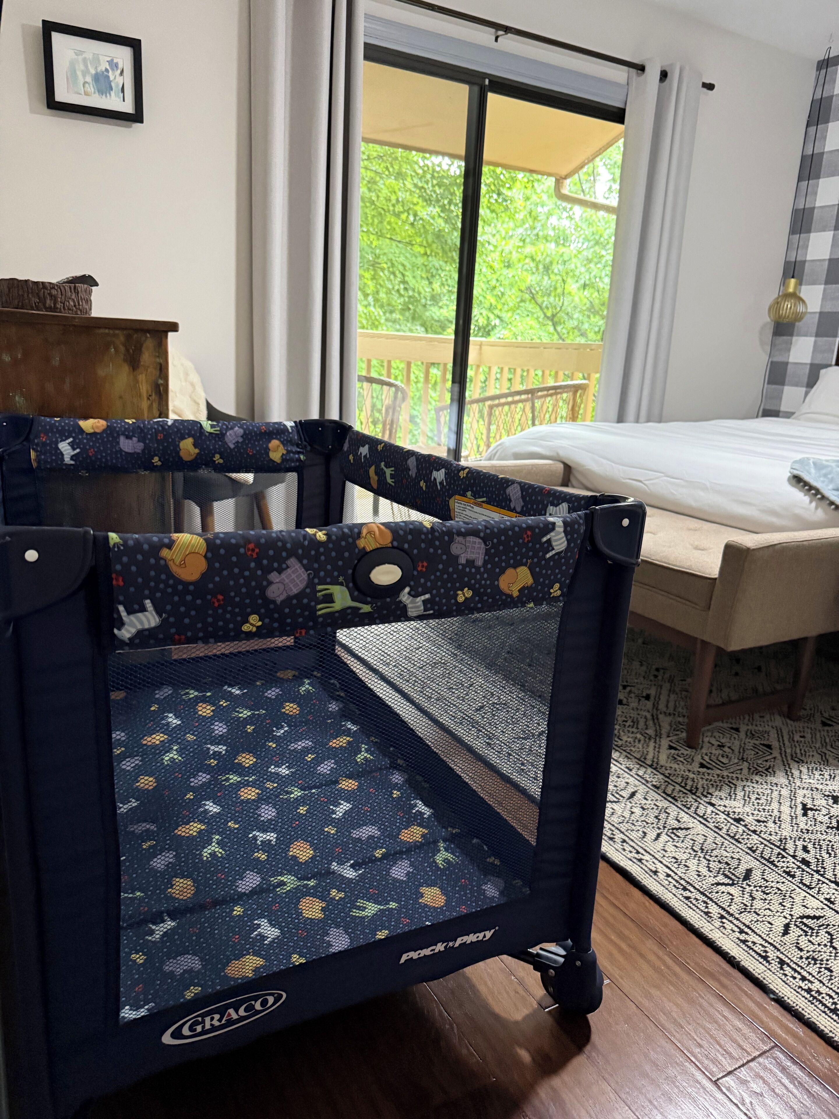 3 bedrooms, desk, iron/ironing board, travel crib