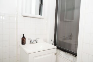 Shower, hair dryer, towels, soap - East Village Center Apartment w Full Amenities Great New York Location (New York)