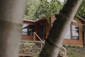 Exterior detail - Lake Escape: Driftwood & Pine (Barry's Bay)
