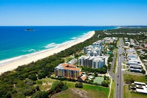 Beach - Sandy Toes Apartment - Across road from the beach (Marcoola)