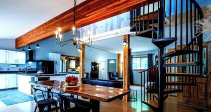 Visually stunning 3bedroom Modernized Country home with a Loft, Hot tub and Pool