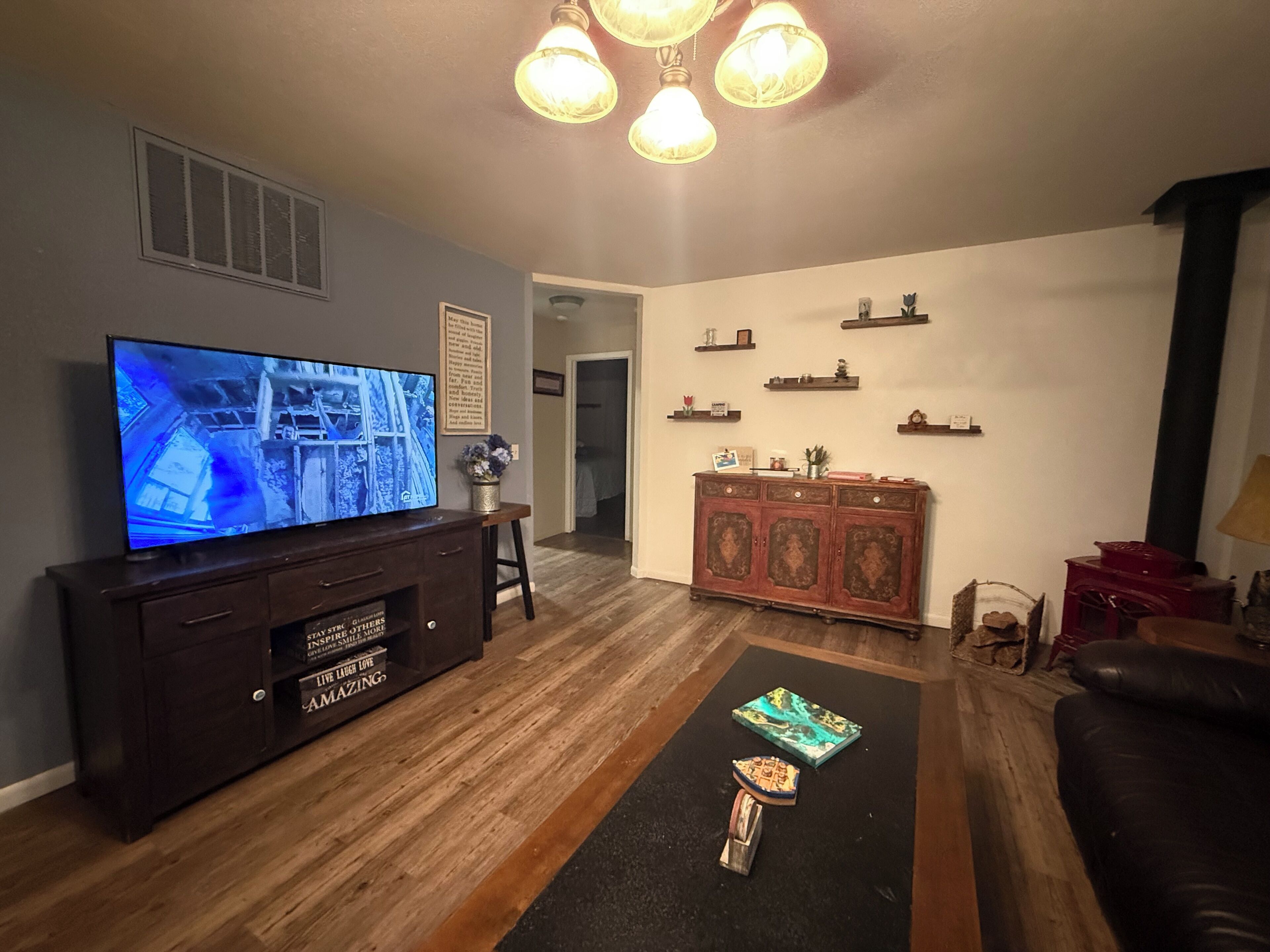 Smart TV, computer monitors
