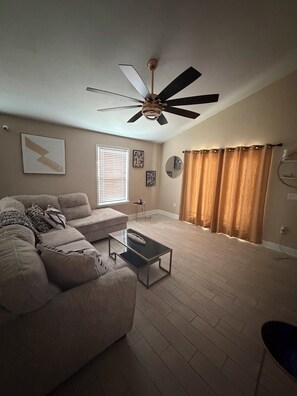 Living area - Private Bedroom + Private Bathroom in Tallahassee (Tallahassee)