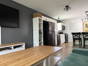 Smart TV - Spacious 4-bedroom house close to Kansas City FIFA World Cup Events (Lawrence)