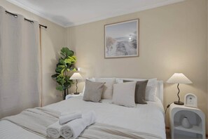 Iron/ironing board, WiFi, bed sheets, wheelchair access