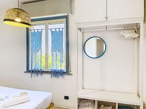 Cuna de viaje, wifi gratis y ropa de cama 