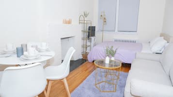 Iron/ironing board, internet, bed sheets