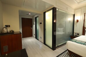 Comfort Room | Desk - Aurtus (Amravati)