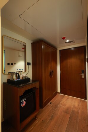 Classic Room | Desk - Aurtus (Amravati)