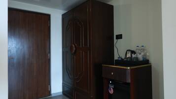 Kamar Keluarga | Meja kerja