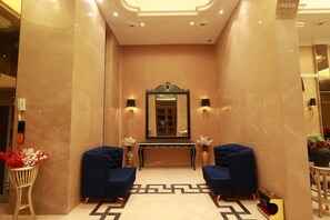 Lobby - Aurtus (Amravati)