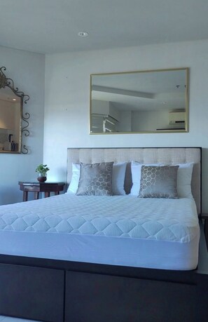 Deluxe Studio, Balcony, Beach View | Free WiFi - Tambuli Beachfront Luxury Studio (Lapu-Lapu)