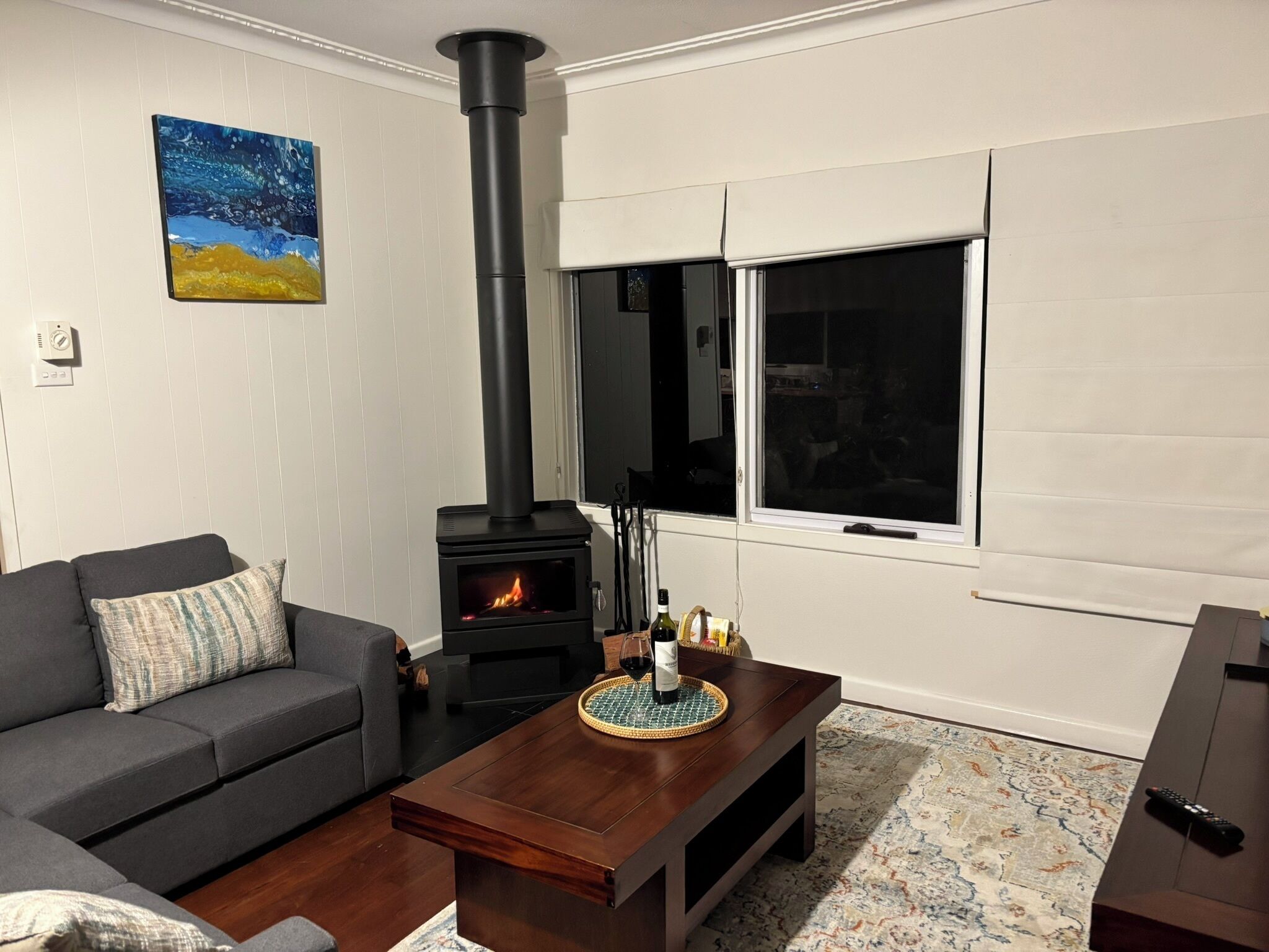 Smart TV, fireplace