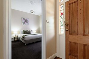 Desk, iron/ironing board, WiFi - Renovated Character Home with Modern Comforts (Invermay)