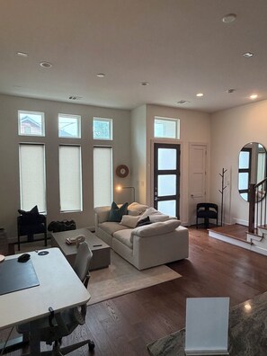 Interior - 3Bed Sports Fan Oasis. 5 mins Astros, 10 mins NRG. (Houston)