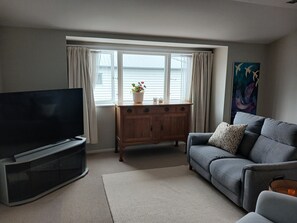 Living area - Studio apartment in Central Auckland district close to transport (Auckland)
