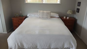 Iron/ironing board, internet, bed sheets