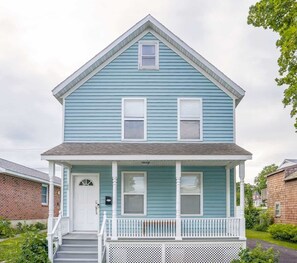 Exterior - Saratoga Springs Entire 3BR Home, Walk to Downtown (Saratoga Springs)
