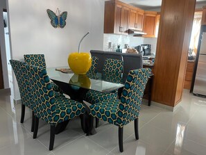 Dining - Spacious 3-bedroom apartment in pleasant Santo Domingo with AC (Santo Domingo)