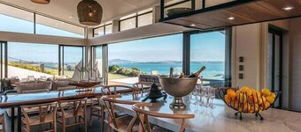Tradewinds Retreat by Waiheke Pure - Views views views, pool, spa, luxurious spacious living
