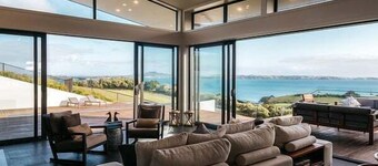 Tradewinds Retreat by Waiheke Pure - Views views views, pool, spa, luxurious spacious living