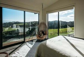 4 bedrooms, iron/ironing board, WiFi, bed sheets - Tradewinds Retreat by Waiheke Pure - Views views views, pool, spa, luxurious spacious living (Waiheke Island)