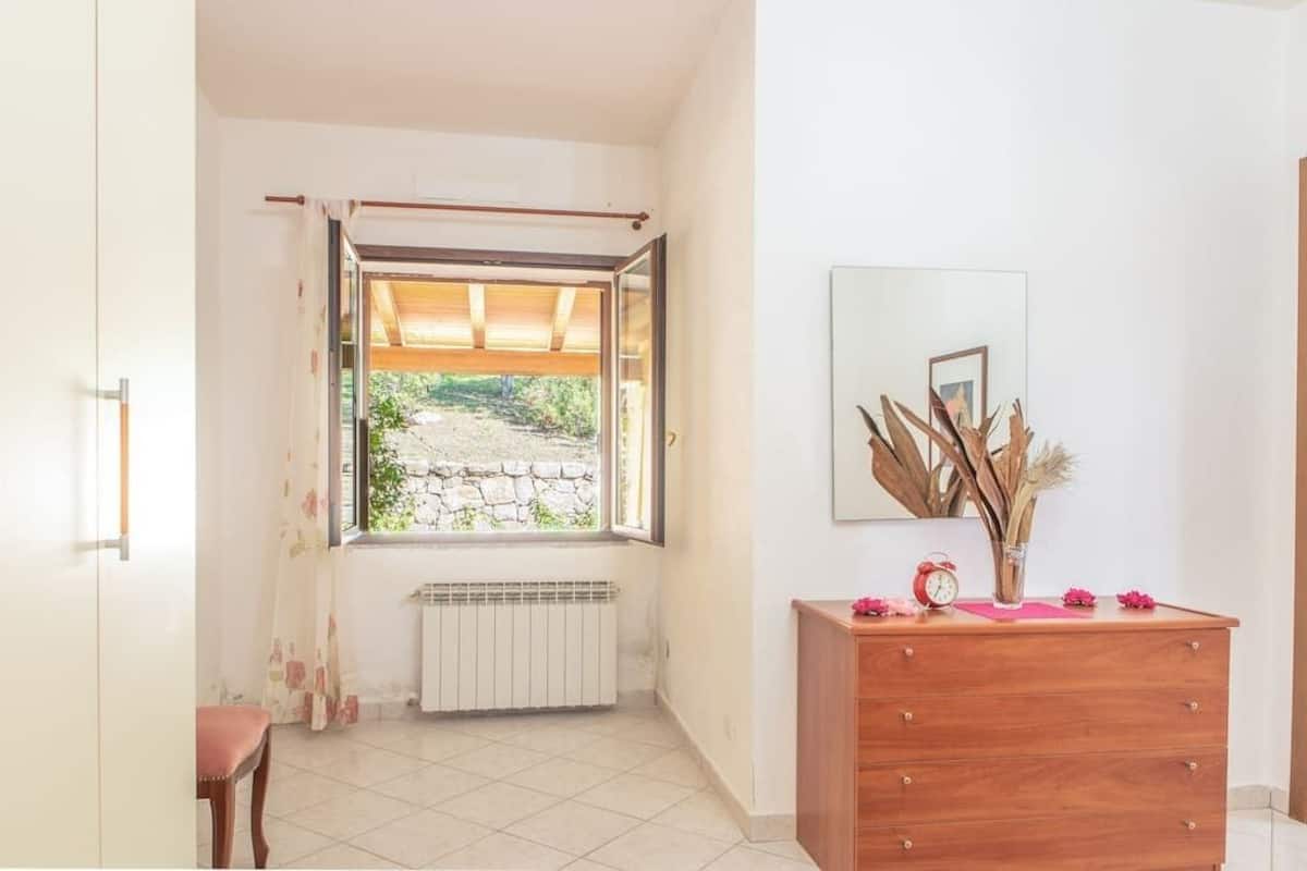 Standard Apartment, 1 Bedroom, Terrace | Seterika/papan seterika, Wi-fi percuma, cadar katil 