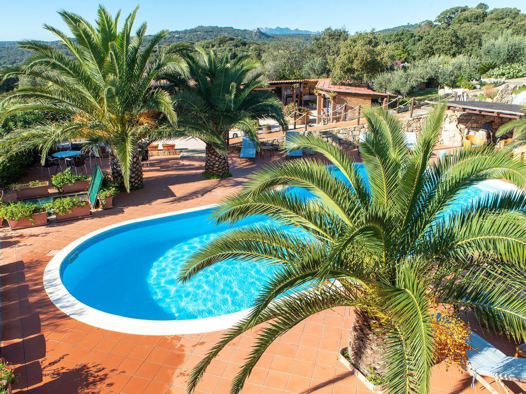 Piscine extérieure (ouverte en saison)