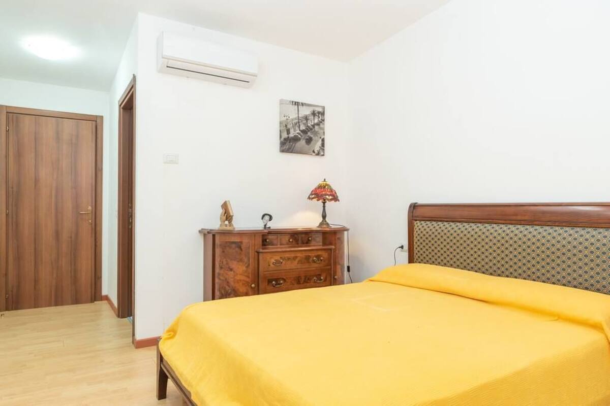 Standard Apartment, 2 Bedrooms, Terrace | Seterika/papan seterika, Wi-fi percuma, cadar katil 