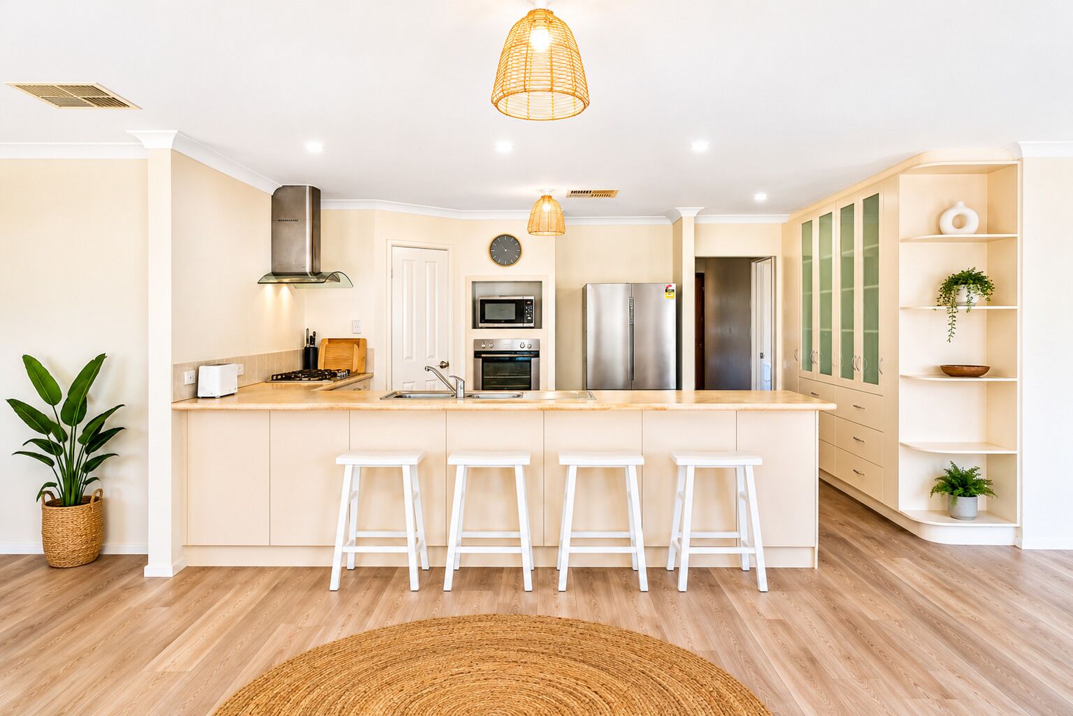 House, 4 Bedrooms, Non Smoking, Garden View | Private kitchen | Full-sized fridge, microwave, oven, stovetop