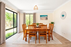 Ferienhaus, 4 Schlafzimmer, Nichtraucher, Gartenblick | Esszimmer
