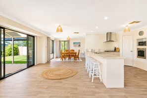 Interior - Sandpiper House (Broadwater)